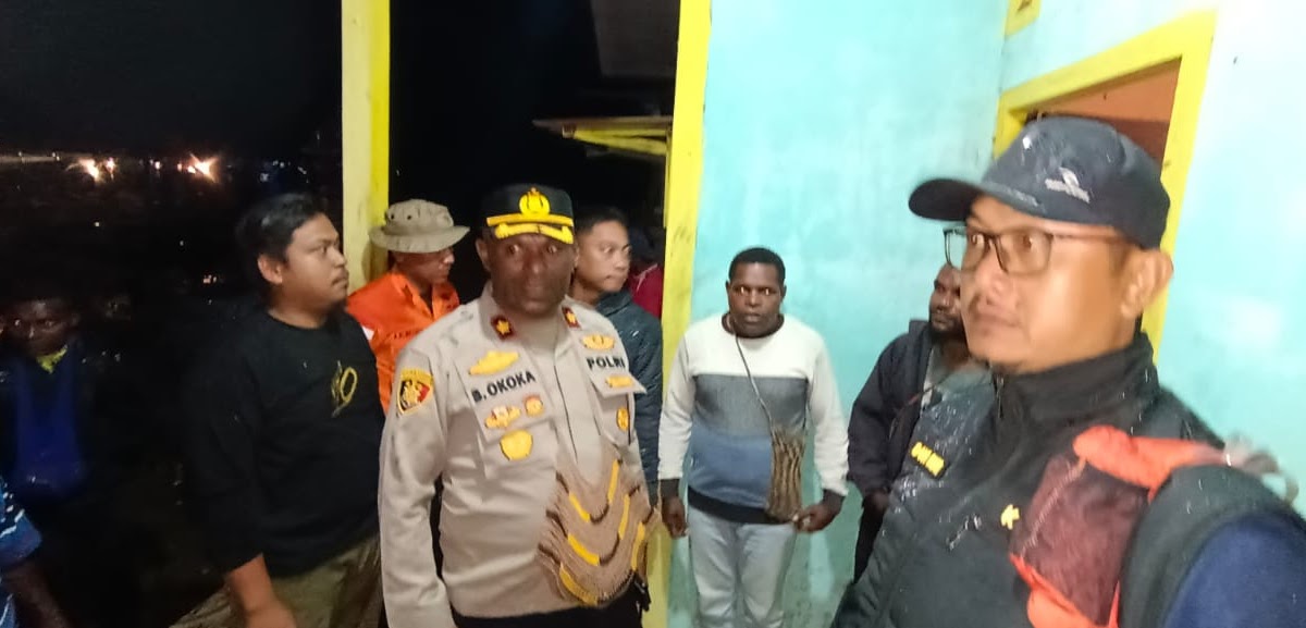 Breaking News, Banjir Bandang Terjang Kampung Jim di Pegaf, 19 Breaking News, Banjir Bandang Terjang Kampung Jim di Pegaf, 19 Orang Hilang – Tim Gabungan Lakukan Pencarian Intensif