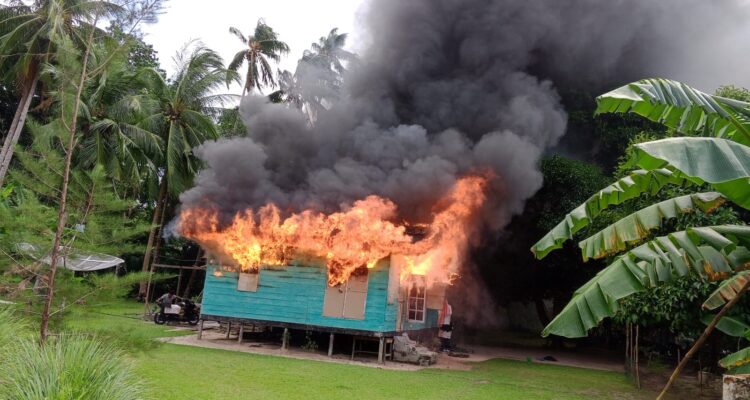 Sekejap Jadi Abu, Kebakaran Hebat di Ranai Darat Hanguskan Satu Rumah