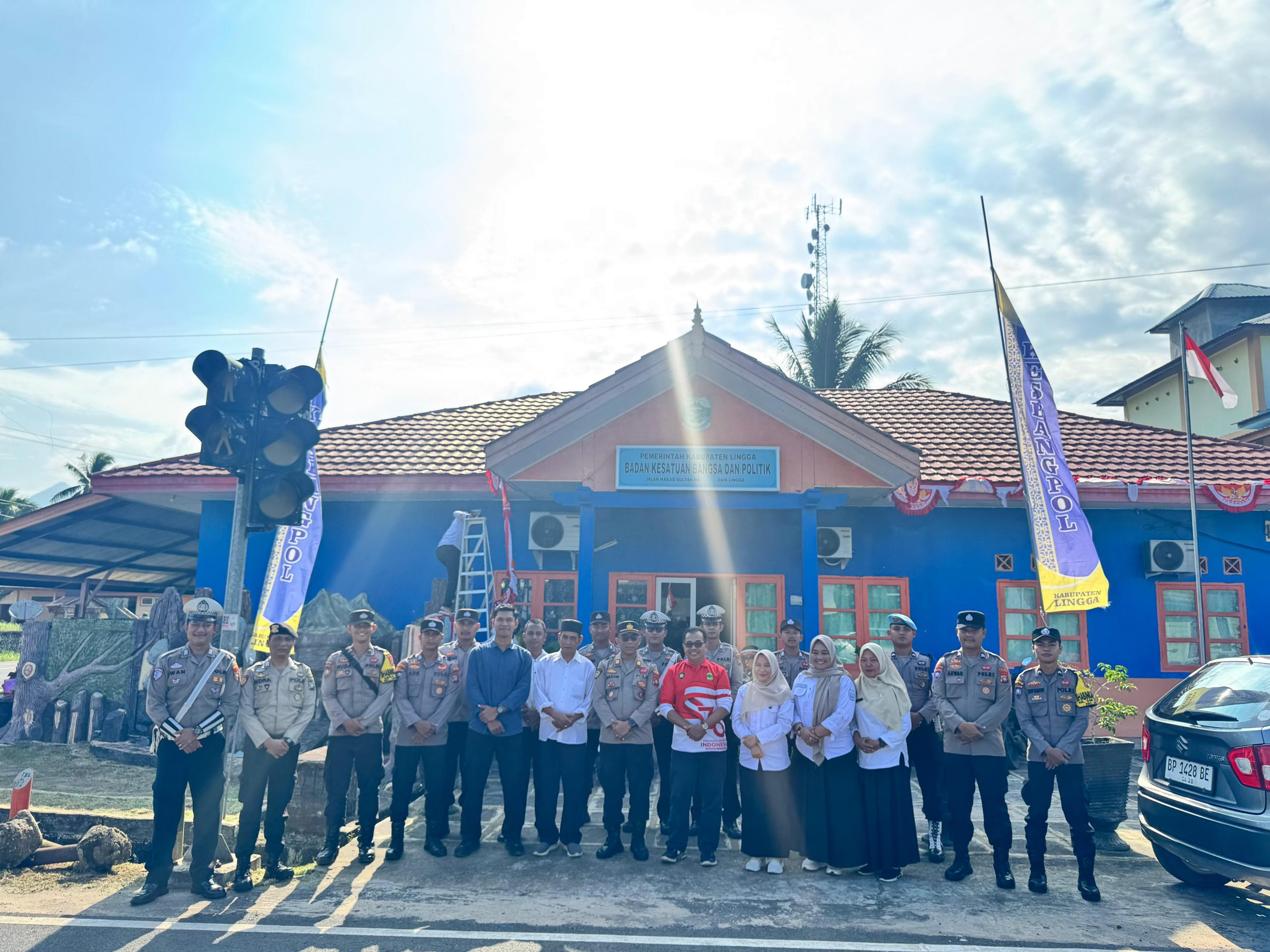 Menjelang HUT RI ke-80, Polsek Daik Lingga Ajak Warga Kibarkan Menjelang HUT RI ke-80, Polsek Daik Lingga Ajak Warga Kibarkan Semangat Lewat Merah Putih