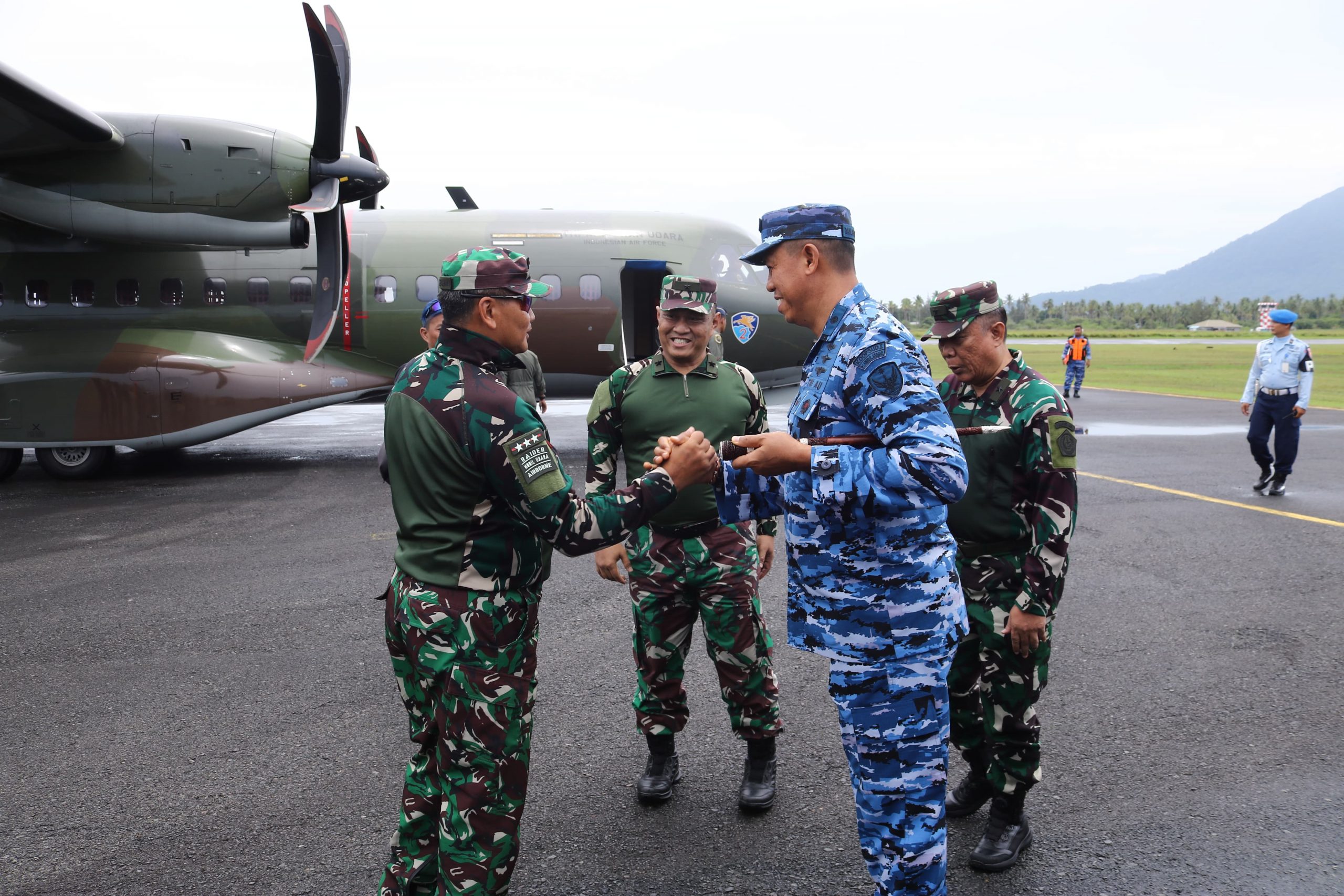 Kehangatan Penyambutan di Ujung Utara NKRI, Kunjungan Pangkogabwilhan I di Kehangatan Penyambutan di Ujung Utara NKRI, Kunjungan Pangkogabwilhan I di Lanud Raden Sadjad Natuna