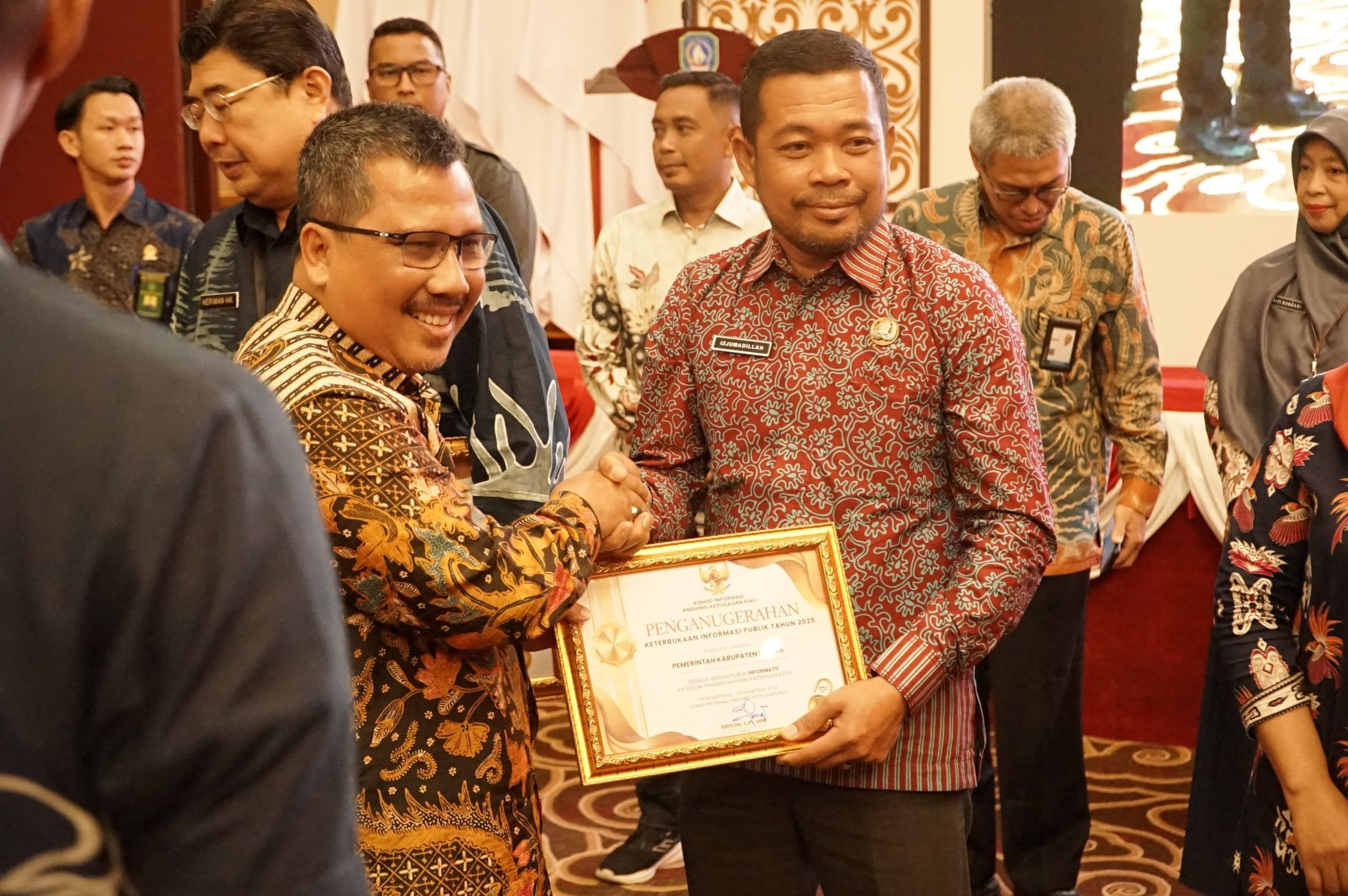 Lingga Raih Predikat Kabupaten Informatif, Cermin Komitmen pada Keterbukaan Informasi Lingga Raih Predikat Kabupaten Informatif, Cermin Komitmen pada Keterbukaan Informasi Publik