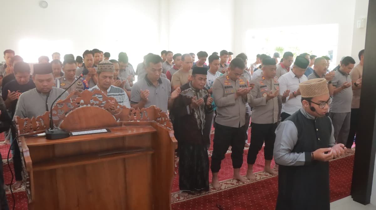 Polres-Wajo.jpg Polres Wajo Bersama Masyarakat Satukan Doa untuk Saudara Sebangsa di Sumatera dan Aceh