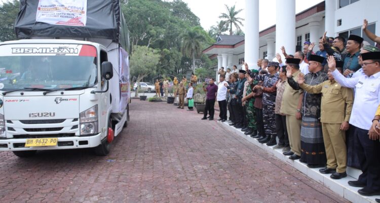 Bupati Asahan Bersama Danlanal dan Forkopimda Lepas Bantuan untuk Korban Bencana di Sumut, Aceh, dan Sumbar