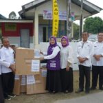 Ketua Tim Pembina Posyandu Kabupaten Asahan Serahkan Bantuan Meja dan Kursi untuk Saung Posyandu