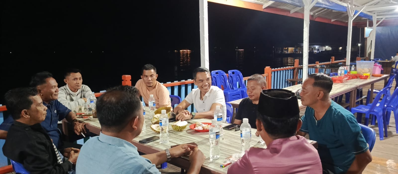 Malam Kebersamaan Kajari Anambas dan Kepala Desa Pulau Jemaja Malam Kebersamaan Kajari Anambas dan Kepala Desa Pulau Jemaja