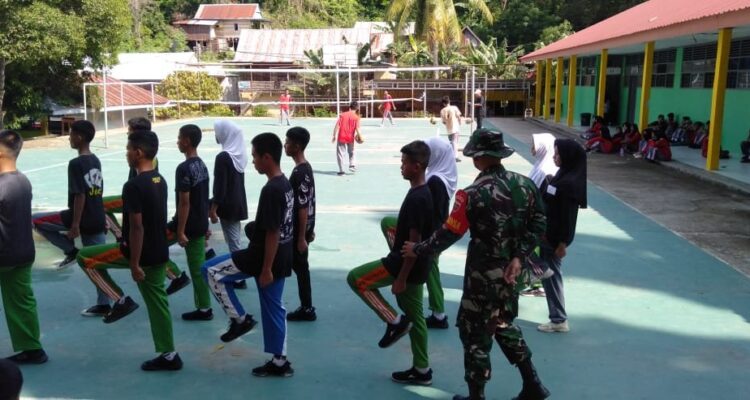 Babinsa Koramil 1406-10/Pitumpanua Laksanakan Pembinaan Generasi Muda di SMA 14