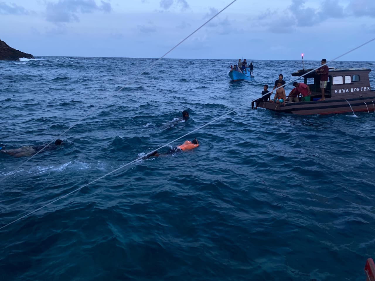 Tiga Orang Pencari Gurita di Hantam Gelombang, SAR Natuna Lakukan Tiga Orang Pencari Gurita di Hantam Gelombang, SAR Natuna Lakukan Evakuasi