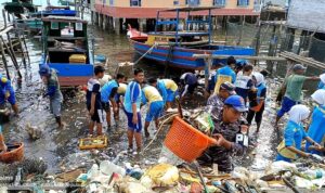 Lanal Tarempa Gelar Aksi Bersih Pantai dan Lingkungan di Desa Munjan, Wujudkan Indonesia ASRI
