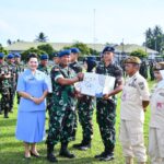 Danlanud RSA Natuna dan Ketua PIA AG Cab.9 Bagikan Bingkisan Lebaran untuk Prajurit, PNS, dan Honorer
