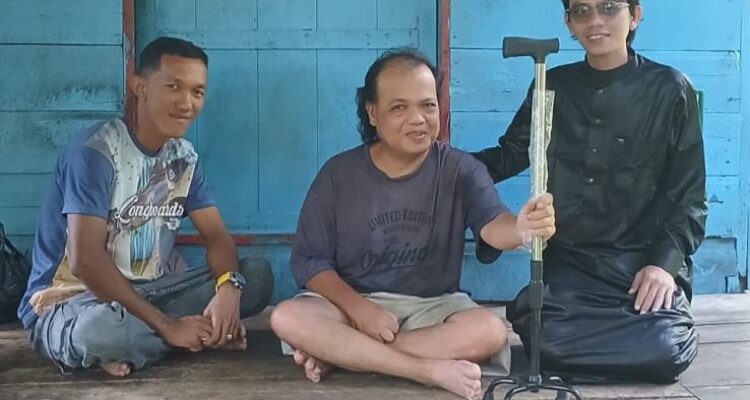 Tongkat Harapan di Bulan Ramadhan, Kepedulian Hino Faisal untuk Lansia Tongkat Harapan di Bulan Ramadhan, Kepedulian Hino Faisal untuk Lansia Desa Tiangau