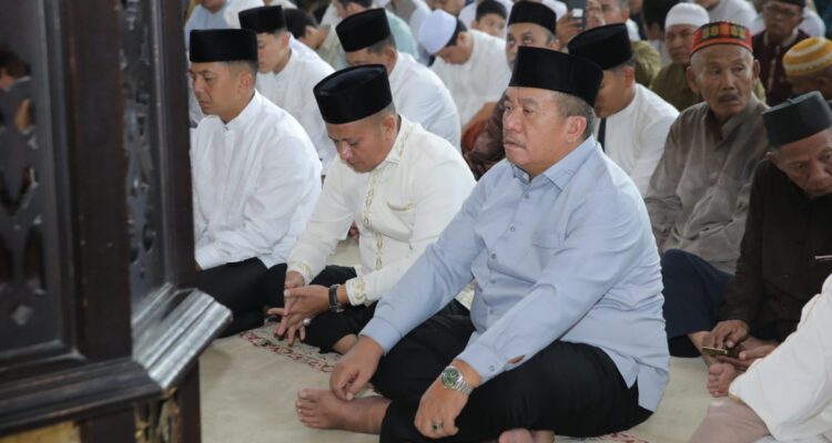 Ribuan Jamaah Padati Sholat Idul Fitri di Masjid Agung H. Achmad Bakrie Kisaran