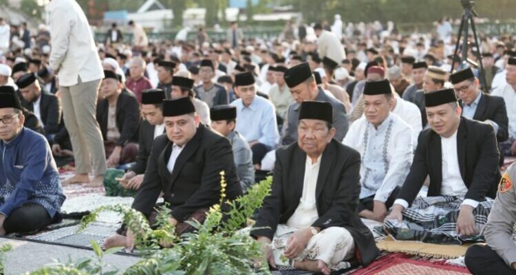 Idulfitri di Karebosi Dipadati Ribuan Jemaah, Munafri Ajak Perkuat Silaturahmi Jaga Kota Makassar