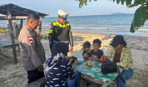 Pengamanan Humanis, Senja di Pantai Tanjung Pengamanan Humanis, Senja di Pantai Tanjung