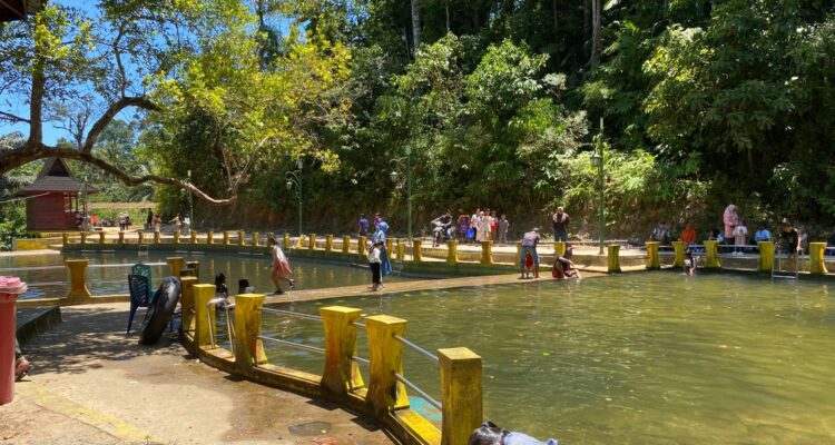 Hari Keempat Lebaran, Air Terjun di Jemaja Timur Diserbu Wisatawan yang Ingin Melepas Penat
