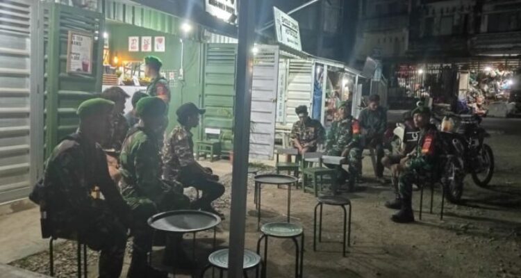 Perkuat Keamanan Lingkungan, Koramil 1406-05/Majauleng Gandeng Masyarakat Gelar Patroli