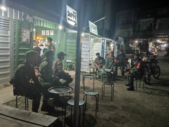 IMG-20260328-WA0047-e1774720452331.jpg Perkuat Keamanan Lingkungan, Koramil 1406-05/Majauleng Gandeng Masyarakat Gelar Patroli