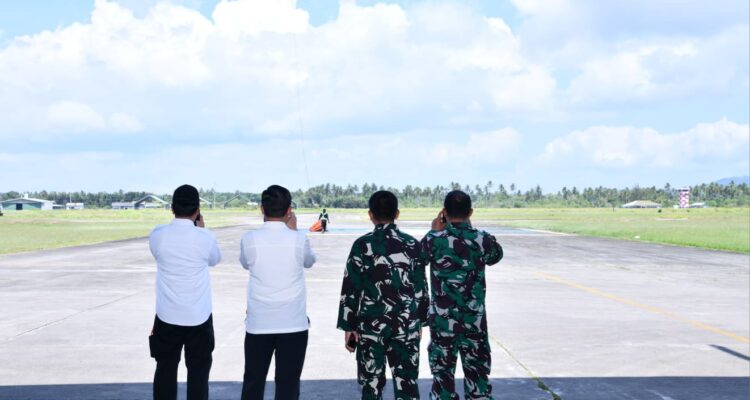 Sinergi TNI AU Lanud RSA dan Pemda, Helikopter BNPB Dikerahkan Padamkan Karhutla di Natuna